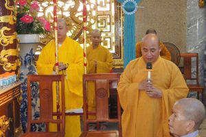 Đại đức Thích Trí Thuận hoan hỷ tán thán công đức phái đoàn.
